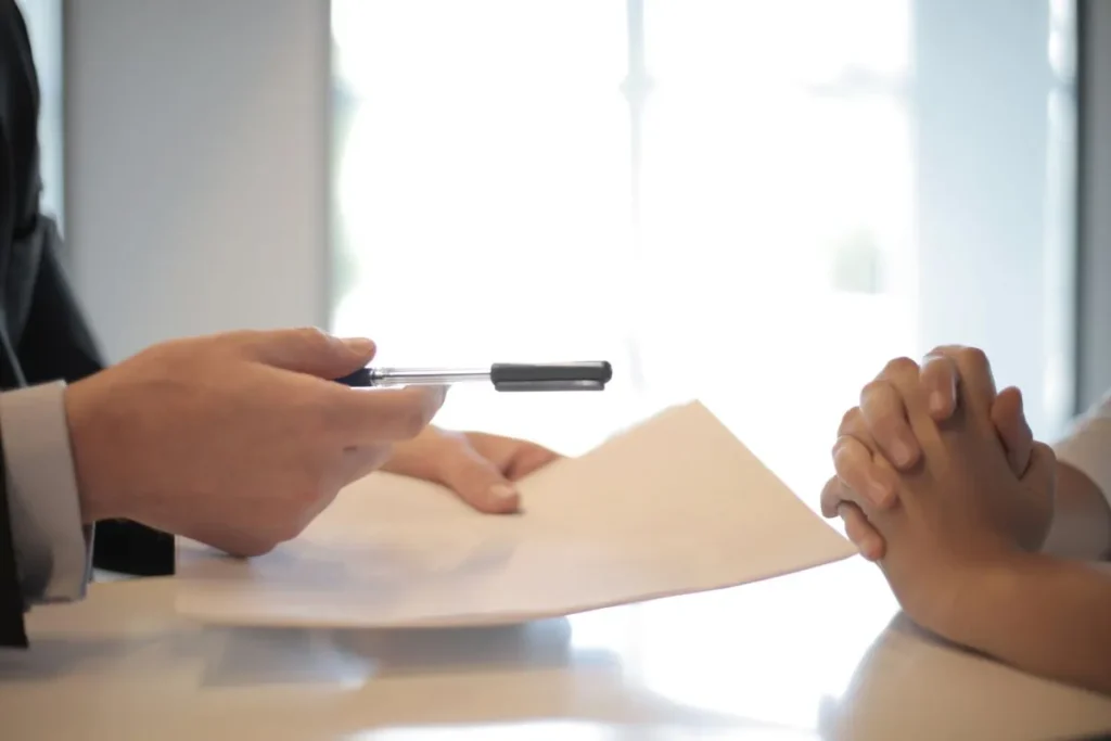 Entretien de recrutement entre un candidat et un recruteur